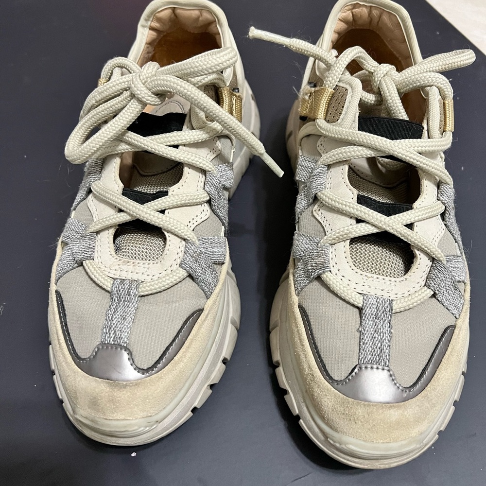 Beautiful sneakers made in Portugal. Size 7